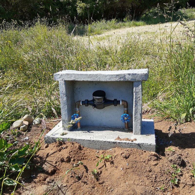 Medidor de agua con nicho en red de AP parcelas